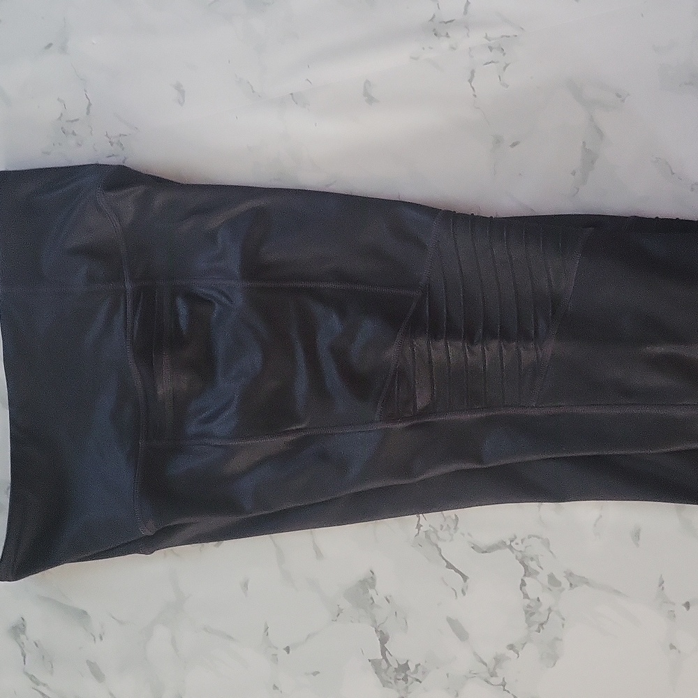Women's Black High-Waisted Leggings - Picture 6 of 11